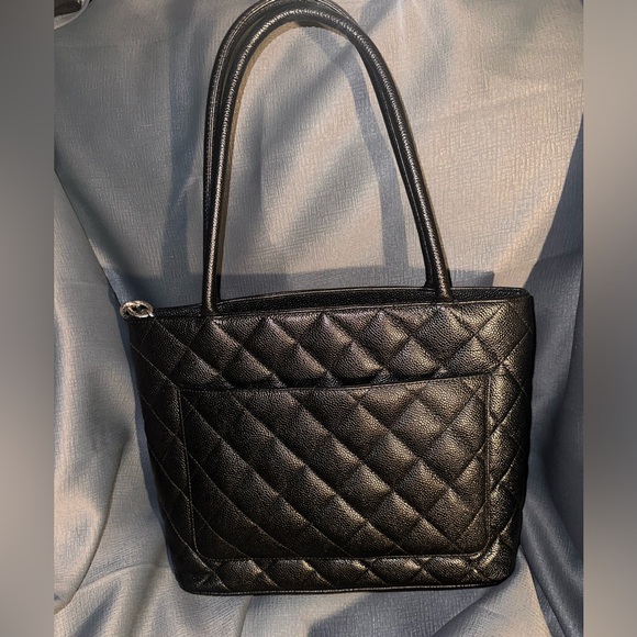 Chanel CC Timeless Medallion Tote - Picture 3 of 13